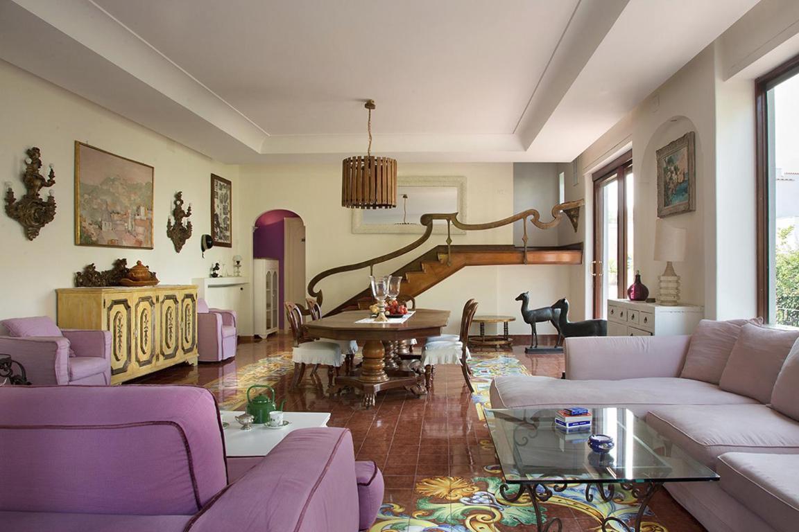 Gianturco - Luxury In The Green Island *